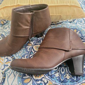 Brown Mootsie Tootsie Booties